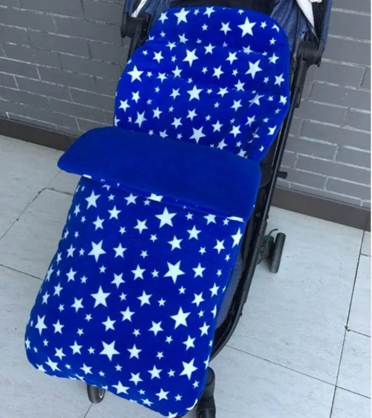 Blue star-patterned winter baby buggy sleeping bag with soft lining in stroller