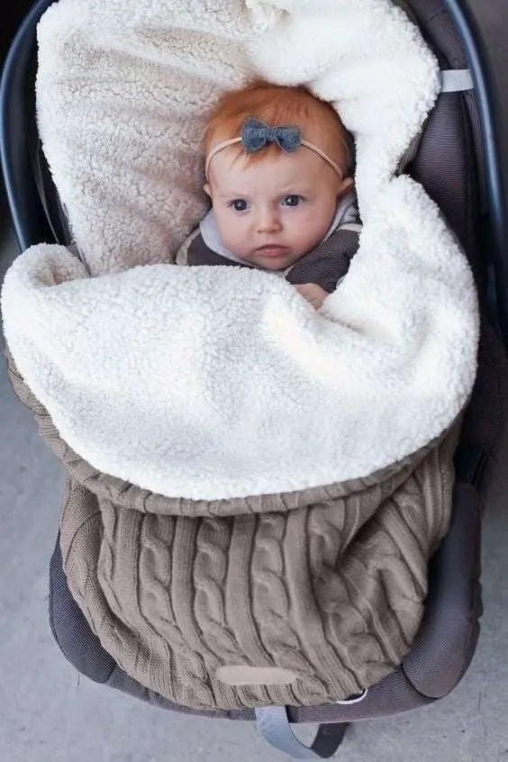 Winter baby buggy sleeping bag with soft lamb cashmere lining and thick cotton wool filling in envelope style.