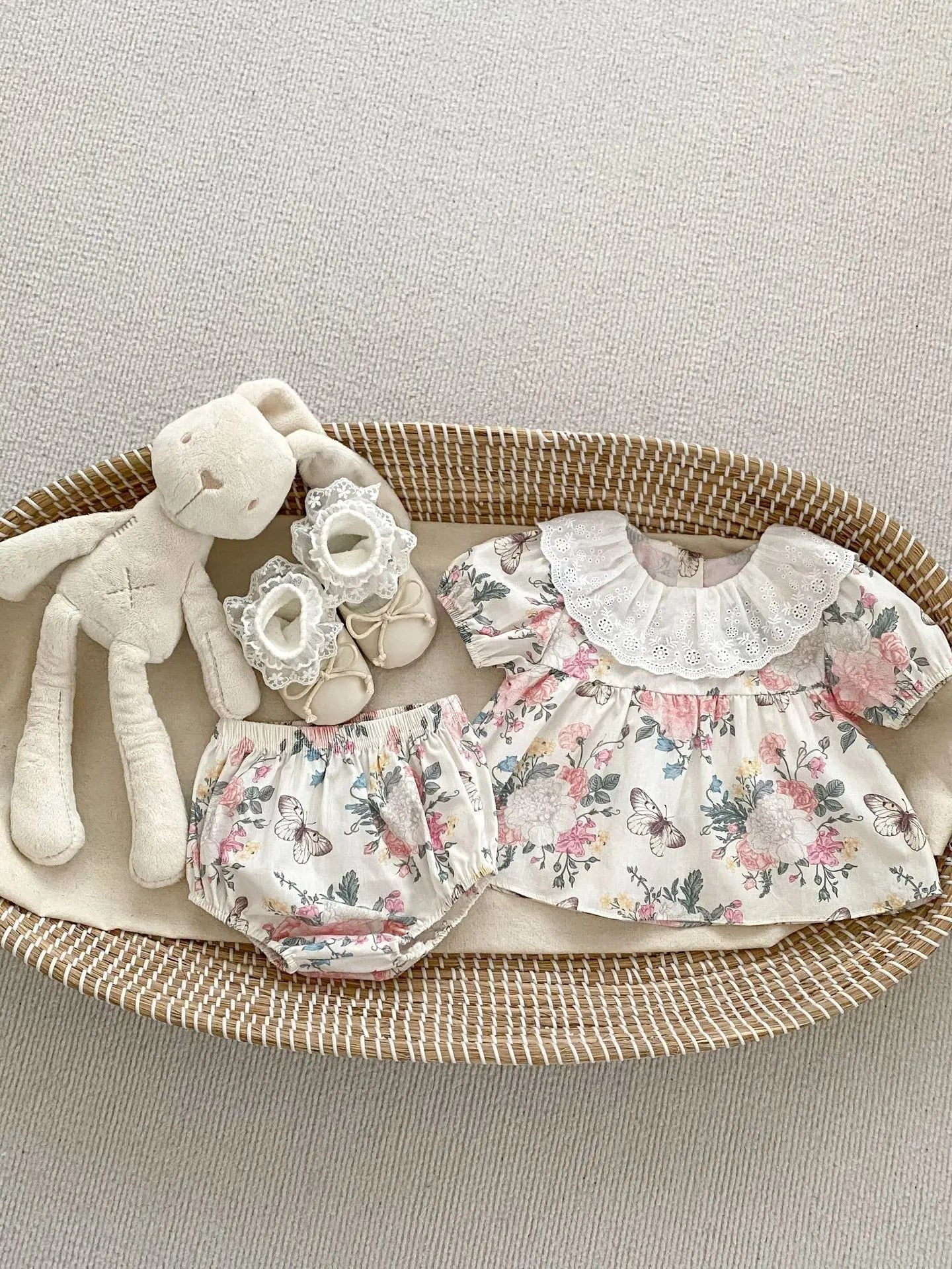 Vintage-style baby girls floral dress with butterfly pattern and matching bloomers in beige cotton summer outfit