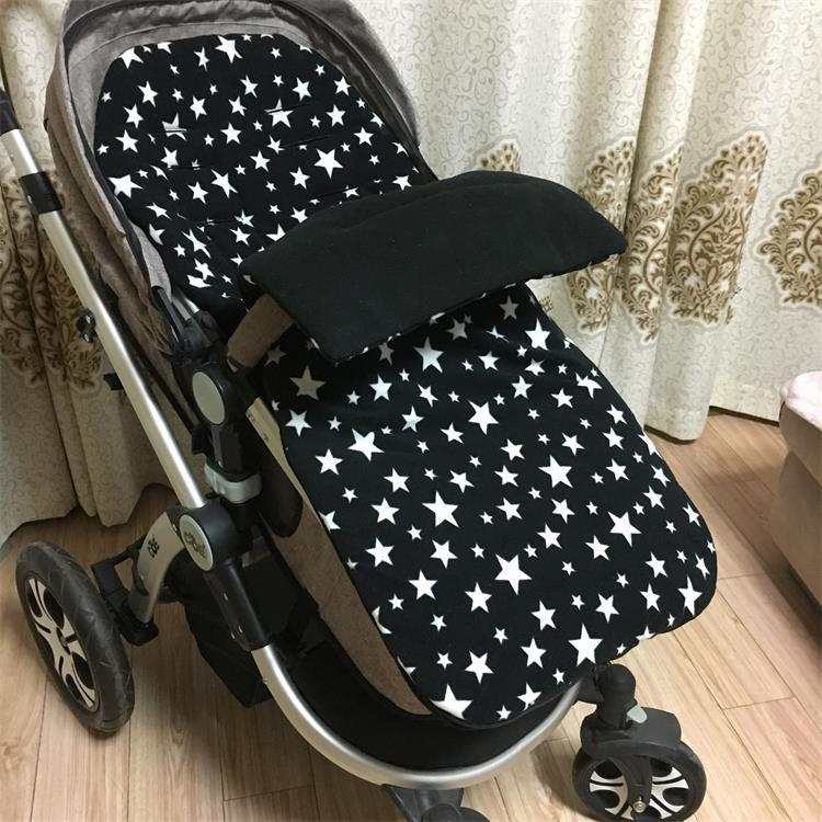 Winter baby buggy sleeping bag with black star pattern, cozy envelope style for stroller use
